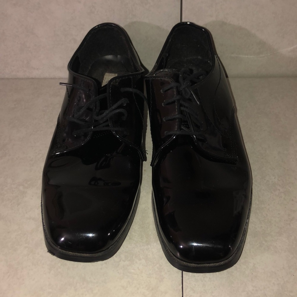Men’s black shiny Dress shoes